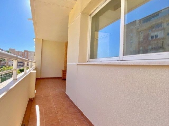 Imagen 3 de MAGNIFICO PISO DENTRO DE UNA DE LAS MEJORES URBANIZACIONES DE MÁLAGA