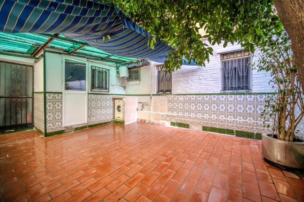 Imagen 1 de Gran oportunidad piso en Barriada Virgen de Fátima con gran patio!!!