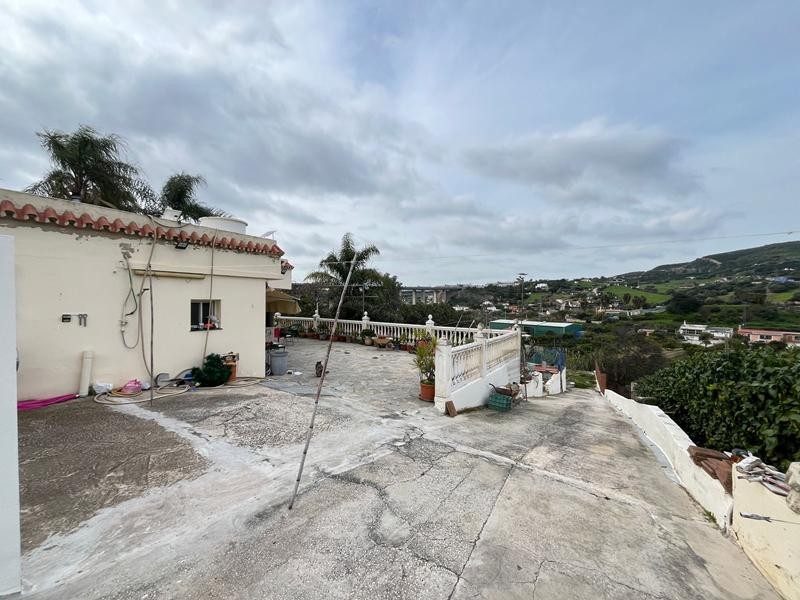 Imagen 3 de SE VENDE PARCELA DE 3600M2 CON VARIAS CONSTRUCCIONES LEGALIZADAS.