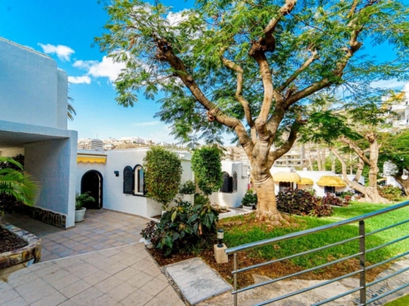 Imagen 2 de Viva cerca del mar y de la playa de Anfi – bungalow en el complejo Aquamarina