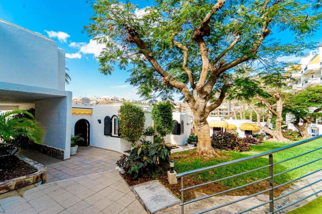 Imagen 2 de Viva cerca del mar y de la playa de Anfi – bungalow en el complejo Aquamarina