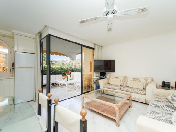 Imagen 3 de Viva cerca del mar y de la playa de Anfi – bungalow en el complejo Aquamarina