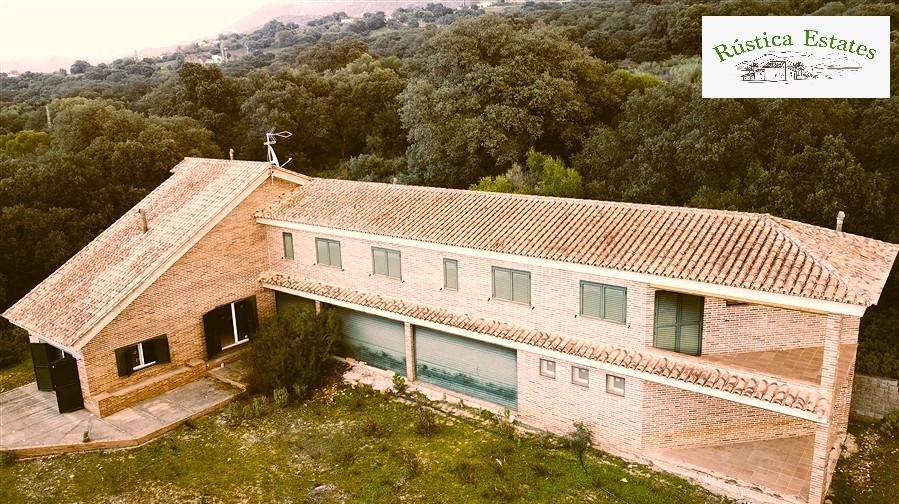 Imagen 1 de Casa-Chalet en Venta en Benalauria Málaga