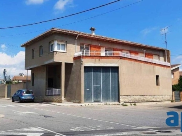 Imagen 1 de EXCLUSIVA APIALIA - Gran casa con patio en Santa Coloma de Queralt – Espacio