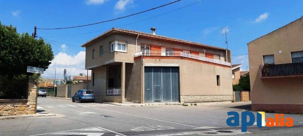Imagen 1 de EXCLUSIVA APIALIA - Gran casa con patio en Santa Coloma de Queralt – Espacio