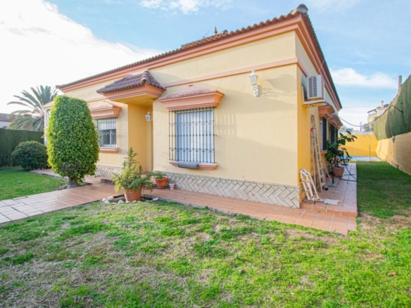 Imagen 4 de Espectacular chalet con PISCINA PRIVADA!!