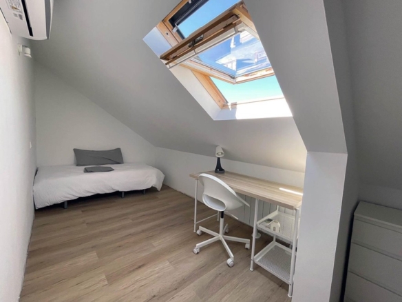 Imagen 1 de EN ALQUILER ÚLTIMA HABITACIÓN PARA ESTUDIANTES CON DISPONIBILIDAD INMEDIATA EN VILLANUEVA DE LA CAÑADA (MADRID).