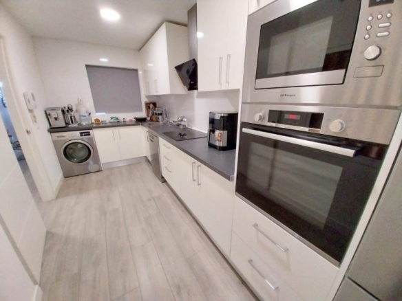 Imagen 4 de ESPECTACULAR PISO CON VISTAS AL MAR EN SABINILLAS – ALQUILER LARGA TEMPORADA