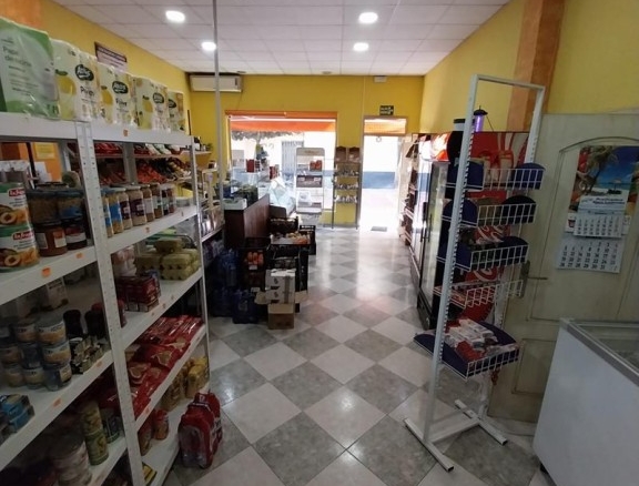Imagen 2 de SE VENDE LOCAL COMERCIAL EN PLENO FUNCIONAMIENTO EN EL CENTRO DE ESTEPONA