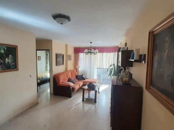 Imagen 2 de ENCANTADOR PISO DE 3 DORMITORIOS Y 1 BAÑO EN MALAGA CAPITAL