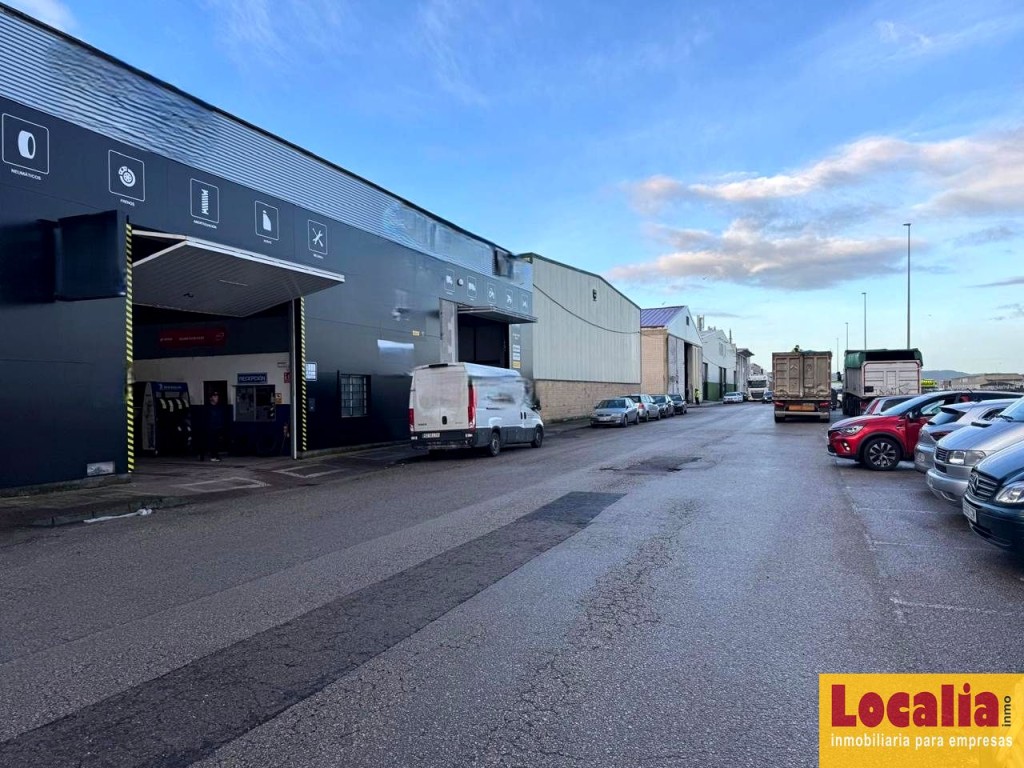 Imagen 1 de Alquiler de estupenda y bien ubicada nave en Raos