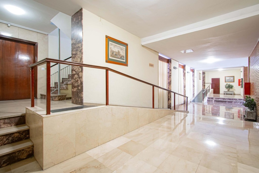 Imagen 3 de PISO CON GRAN POTENCIAL EN REINA MERCEDES