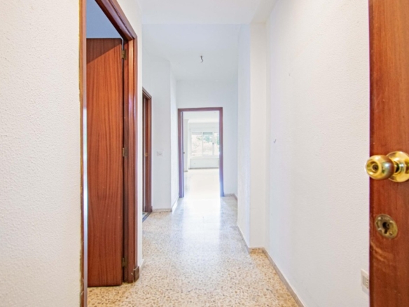 Imagen 4 de PISO CON GRAN POTENCIAL EN REINA MERCEDES