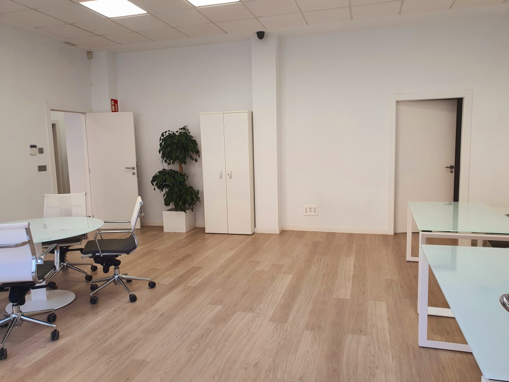 Imagen 3 de Local comercial en Alquiler en Albir Alicante