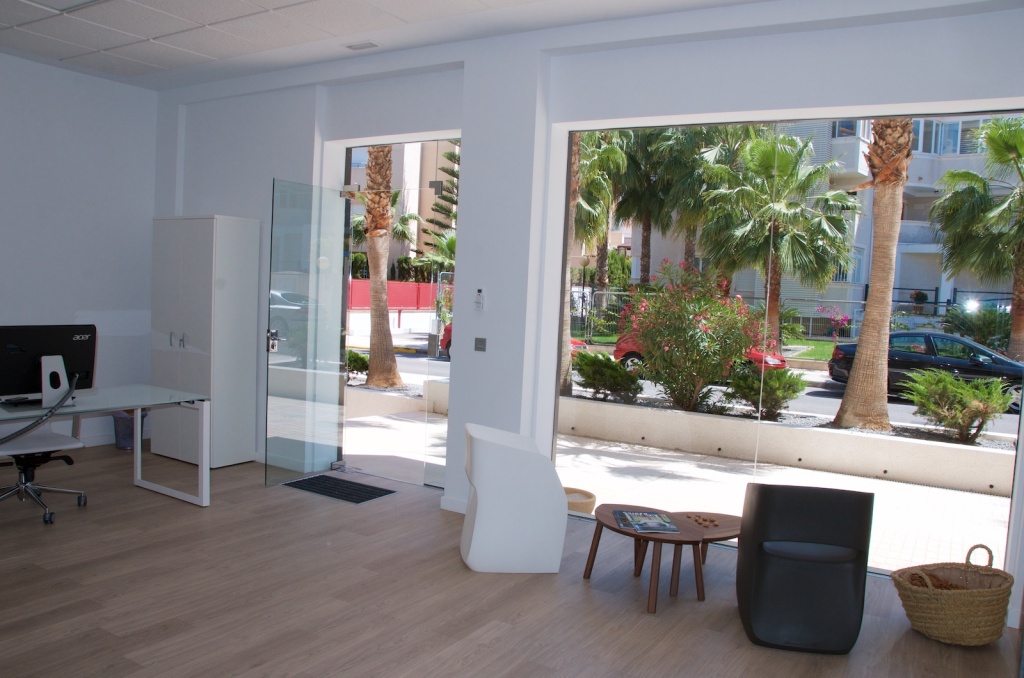 Imagen 1 de Local comercial en Alquiler en Albir Alicante