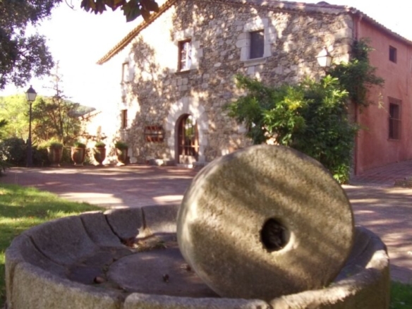 Imagen 2 de Preciosa Masía del siglo XVII rodeada de bosque en el corazón del Montnegre