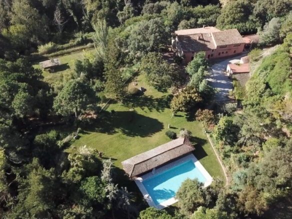 Imagen 3 de Preciosa Masía del siglo XVII rodeada de bosque en el corazón del Montnegre