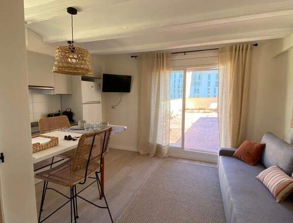 Imagen 2 de Ático Luminoso con Gran Terraza y Vistas en Ciutat Vella