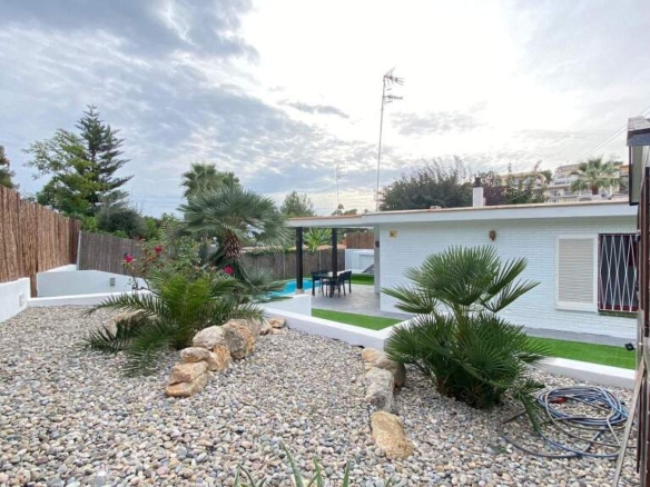 Imagen 2 de Preciosa casita con jardín y piscina privados en Vallpineda