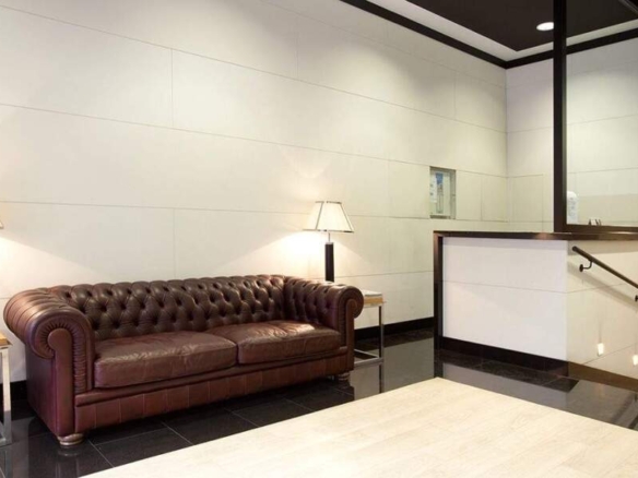 Imagen 4 de Oportunidad de gran espacio en la Calle Calabria