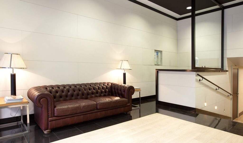 Imagen 4 de Oportunidad de gran espacio en la Calle Calabria