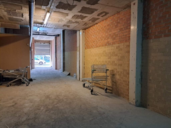Imagen 4 de Local comercial en Cornellá de Llobregat