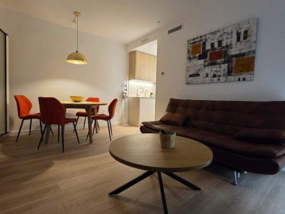 2 habitaciones. Insonorizado y a pasos del mar.