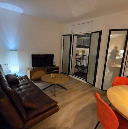 2 habitaciones. Insonorizado y a pasos del mar.