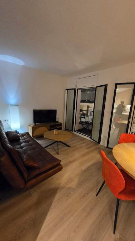 2 habitaciones. Insonorizado y a pasos del mar.