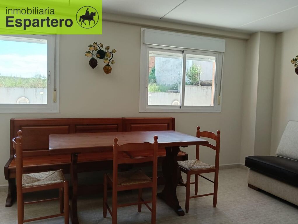 Imagen 2 de Oportunidad Única en Villamediana de Iregua: Merendero con Acceso a Urbanización y Piscina