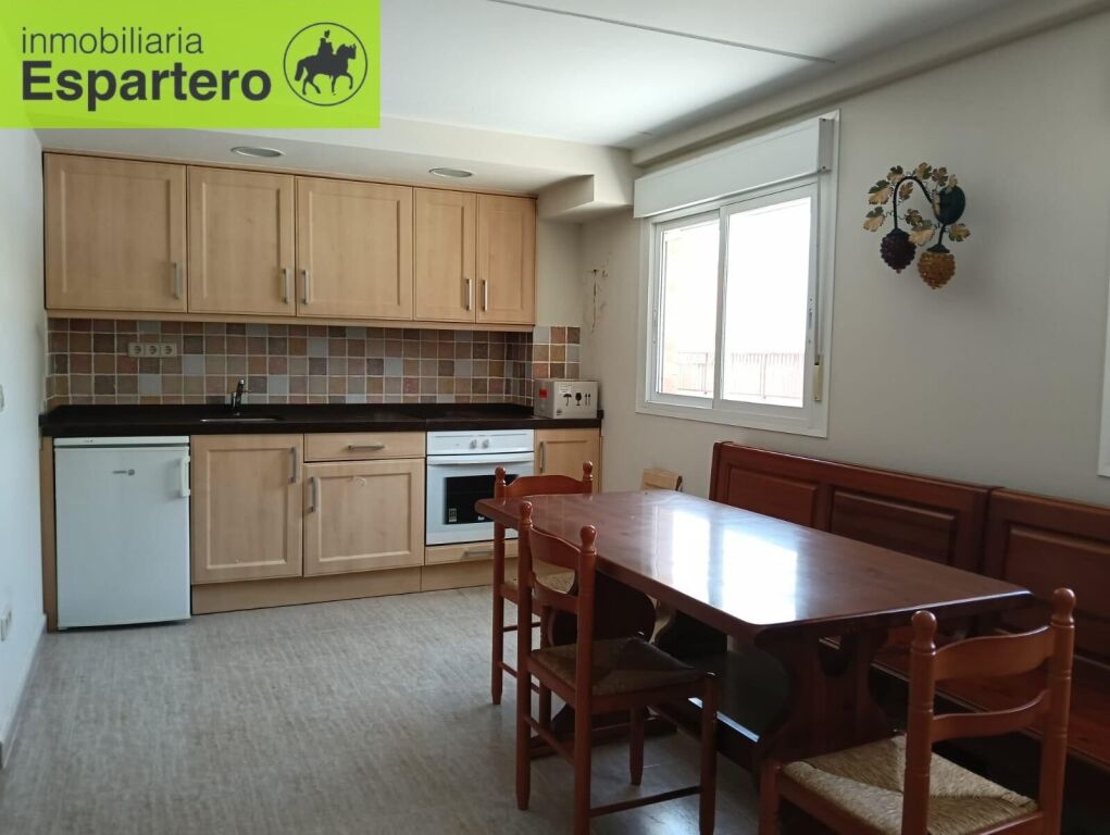 Imagen 4 de Oportunidad Única en Villamediana de Iregua: Merendero con Acceso a Urbanización y Piscina