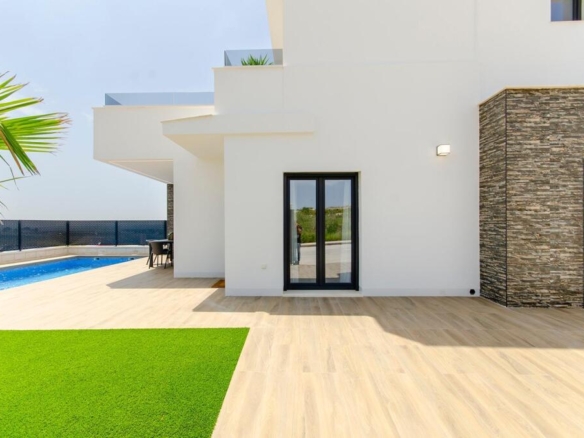 Imagen 1 de ELEGANTE VILLAS DE OBRA NUEVA EN VISTABELLA GOLF