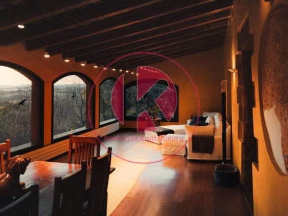 2 hectáreas de jardines con casa de invitados