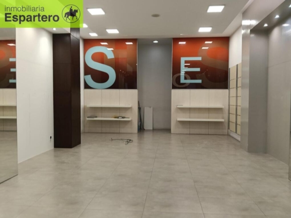 Imagen 3 de Amplio Local Comercial en el centro de Logroño