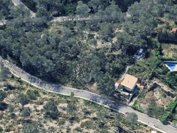 Imagen 2 de GRAN OPORTUNIDAD. Se vende gran parcela urbana de 1.126 m2 situada en la urbanización Pineda Park