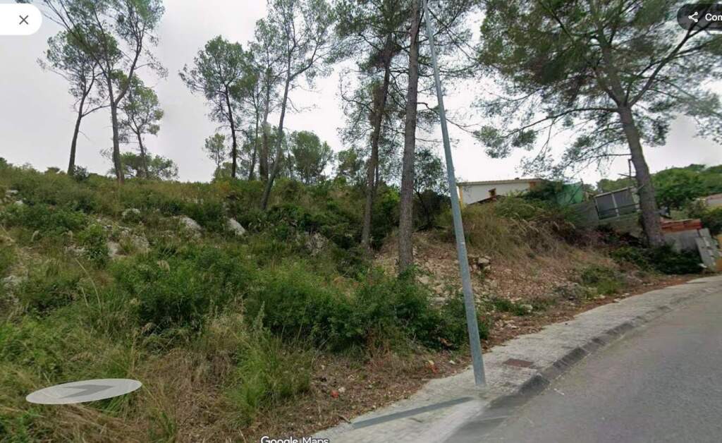 Imagen 1 de GRAN OPORTUNIDAD. Se vende gran parcela urbana de 1.126 m2 situada en la urbanización Pineda Park