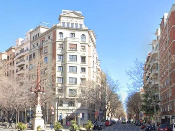 Imagen 1 de Local en alquiler en zona Sagrada Familia.