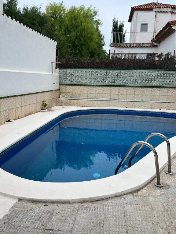 piscina y garaje en el Vinyet
