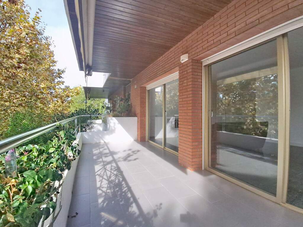 Imagen 2 de Piso esquinero muy luminoso con terrazas