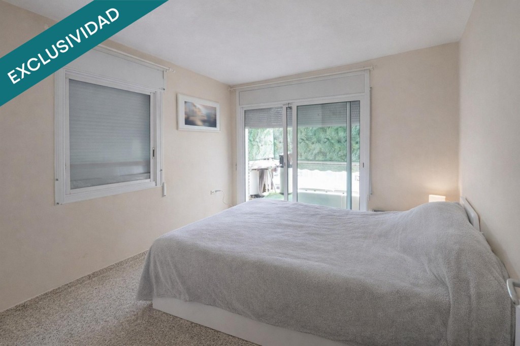 Imagen 1 de Piso con terraza y parking a un paso de la playa