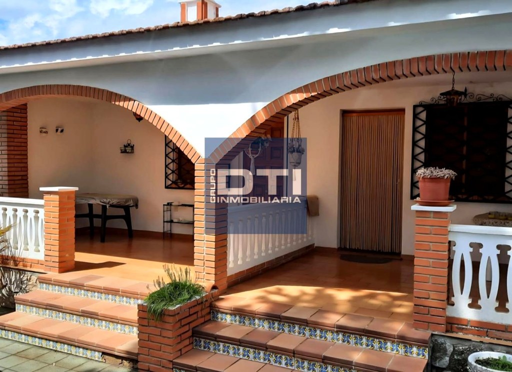 Imagen 2 de Parcela urbana excepcional con 3 casas