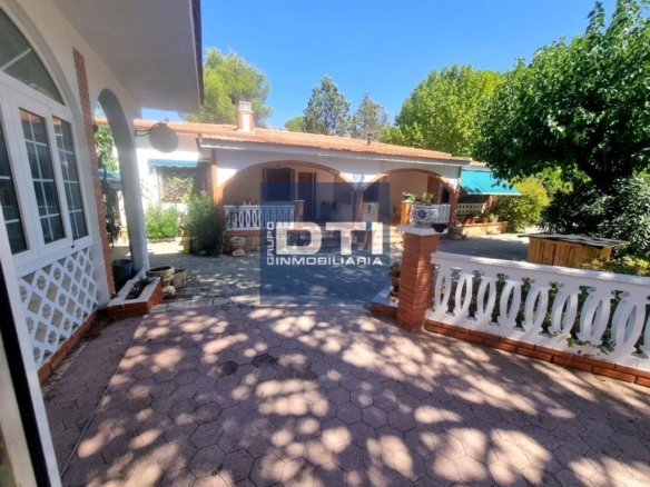 Imagen 1 de Parcela urbana excepcional con 3 casas