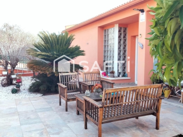 Imagen 1 de TU REFUGIO SOÑADO! CASA CON PISCINA Y JARDÍN EN PIERA