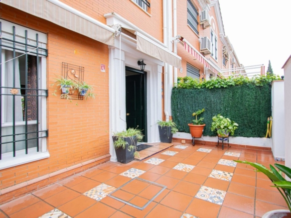 Imagen 4 de Magnífico Chalet Adosado con Patio y Garaje en Montequinto