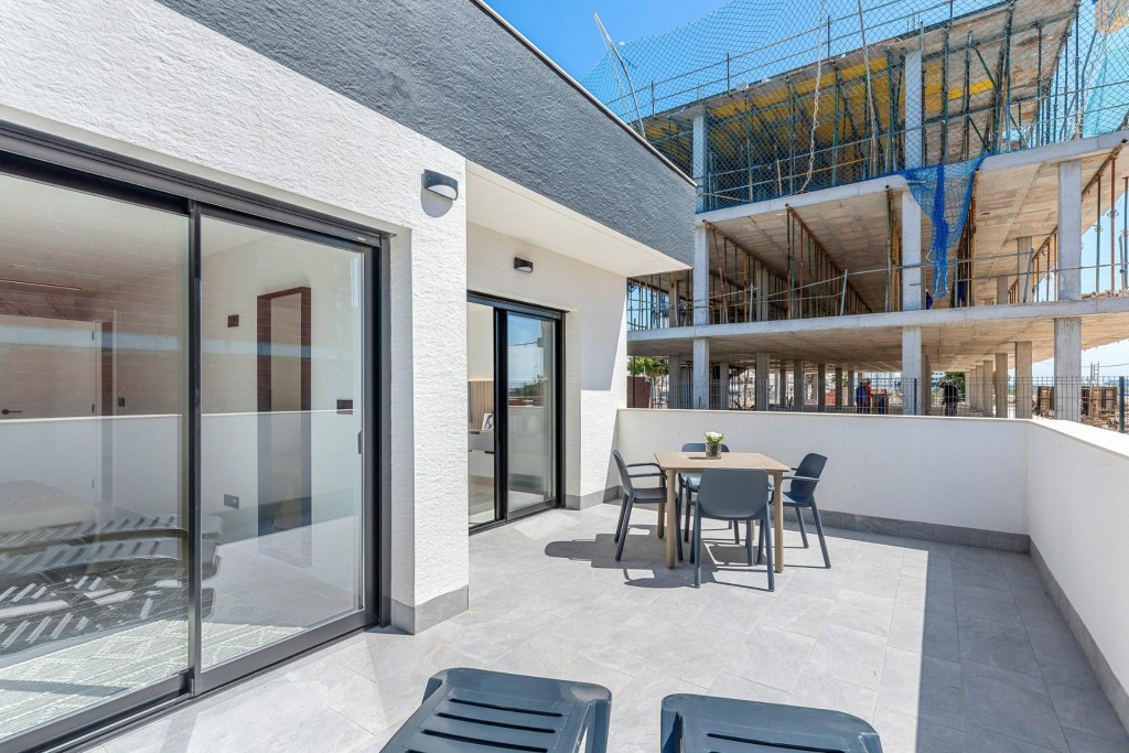 Imagen 1 de Apartamentos con licencia turística de obra nueva y vistas a la laguna en El Raso