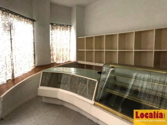 Imagen 2 de Amplio local con obrador en Torrelavega