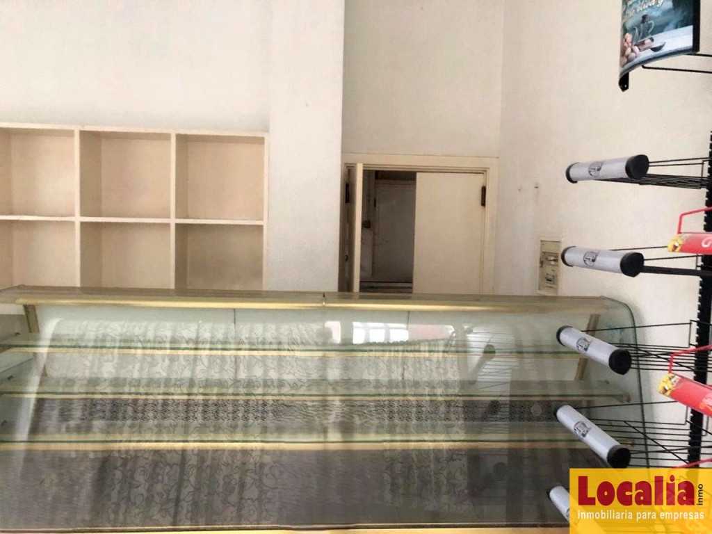 Imagen 3 de Amplio local con obrador en Torrelavega
