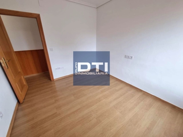 Imagen 3 de Dúplex amplio en San Pedro- Mortero. Con 5 dormitorios y 2 baños. Albacete