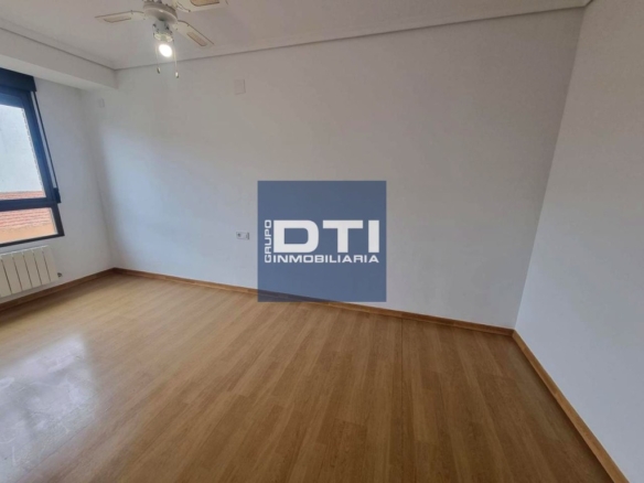 Imagen 4 de Dúplex amplio en San Pedro- Mortero. Con 5 dormitorios y 2 baños. Albacete