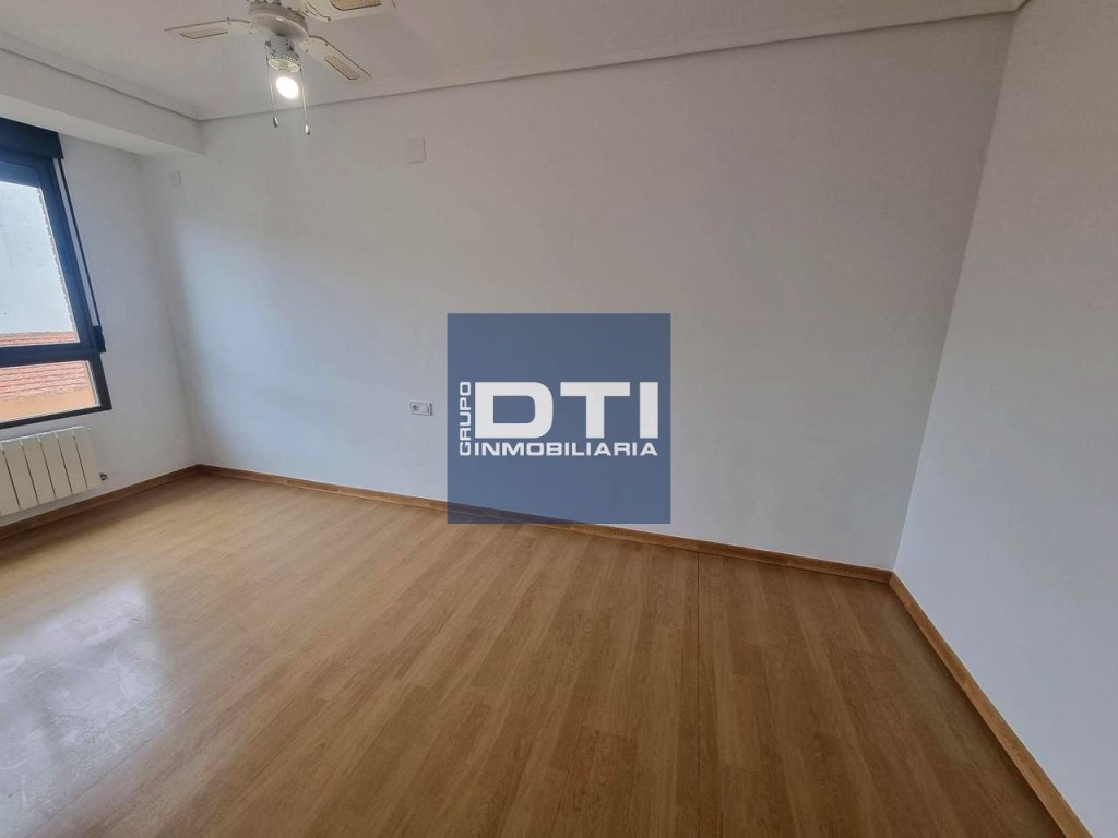 Imagen 4 de Dúplex amplio en San Pedro- Mortero. Con 5 dormitorios y 2 baños. Albacete